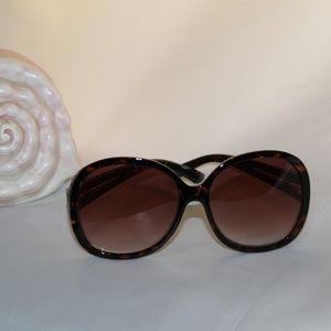 JESSICA SIMPSON SUNGLASSES for women color brown